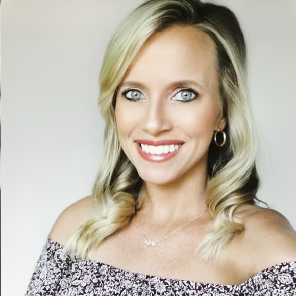 Meet your Posher, Holley - Picture 1 of 1